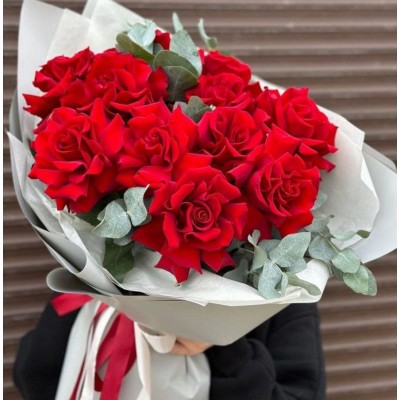 11 красных  французских роз
