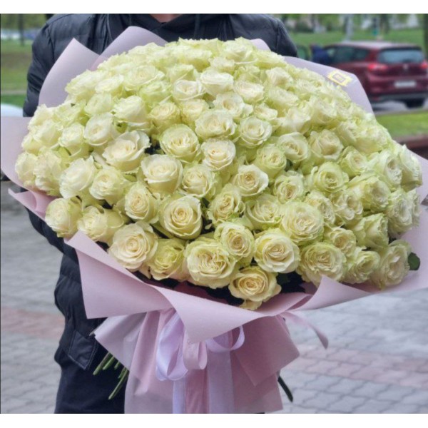 101 белая роза в упаковке