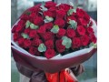 Букет из 51 розы с эвкалиптом